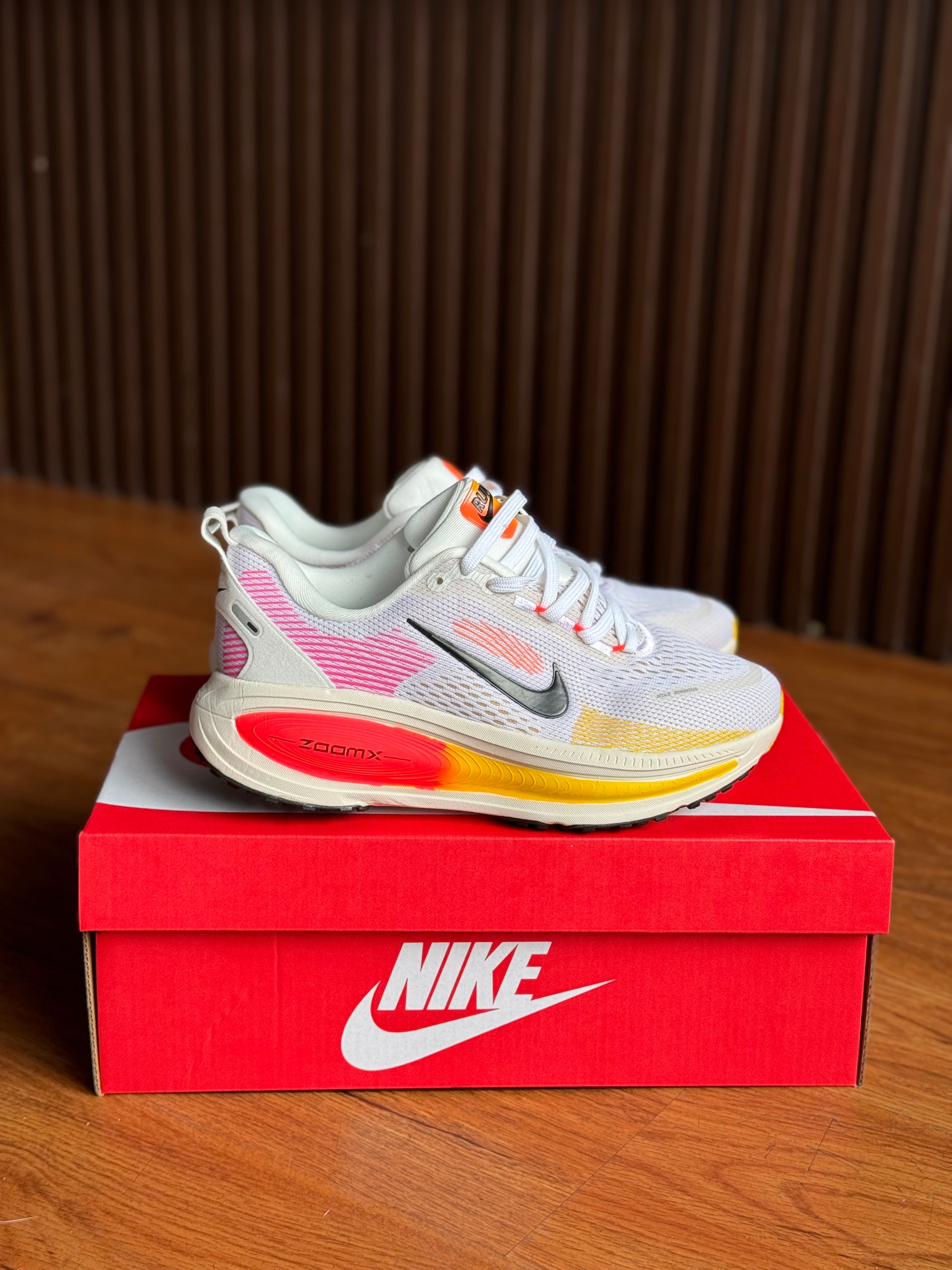 NIKE VOMERO 18