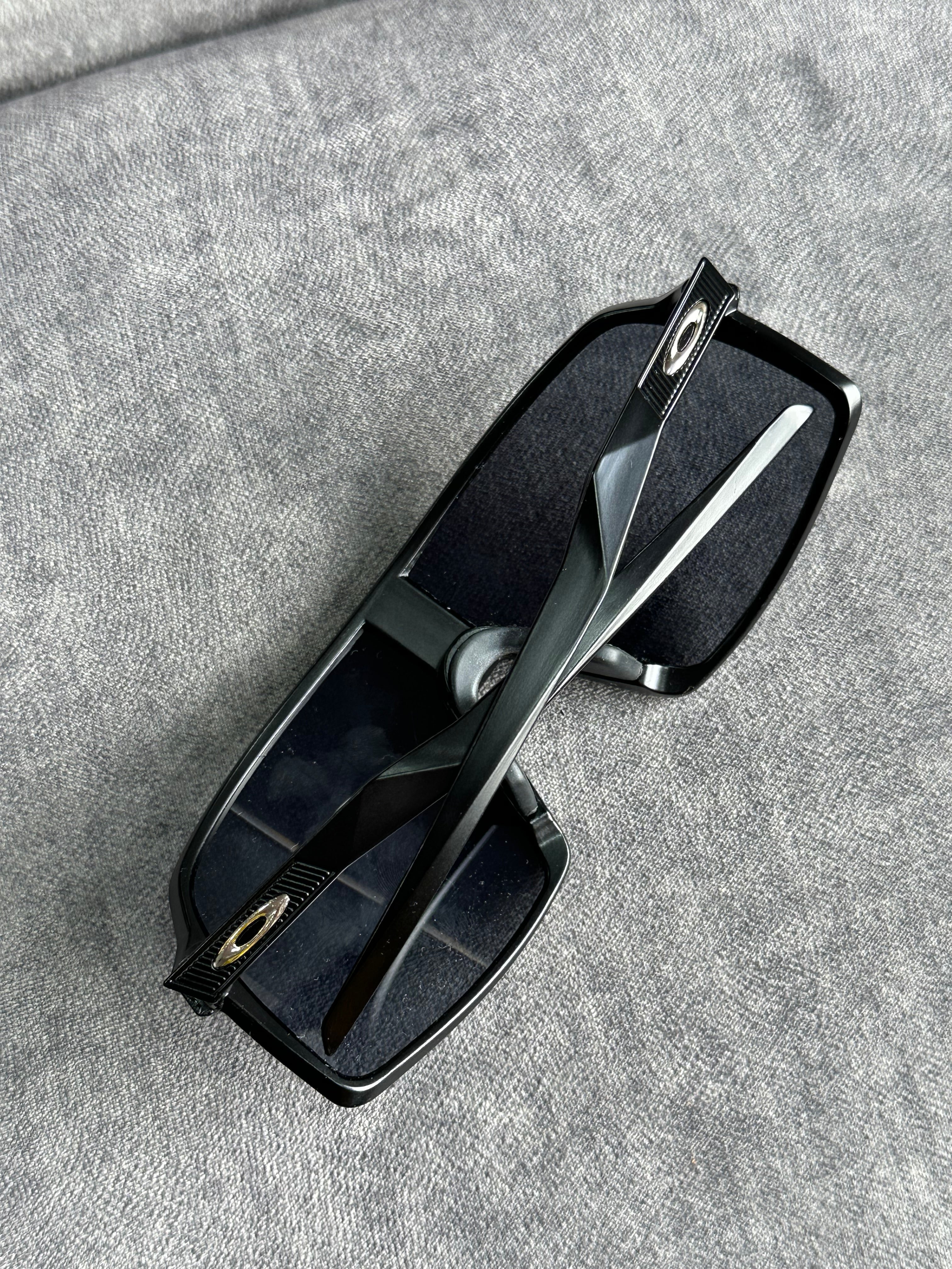 OAKLEY
