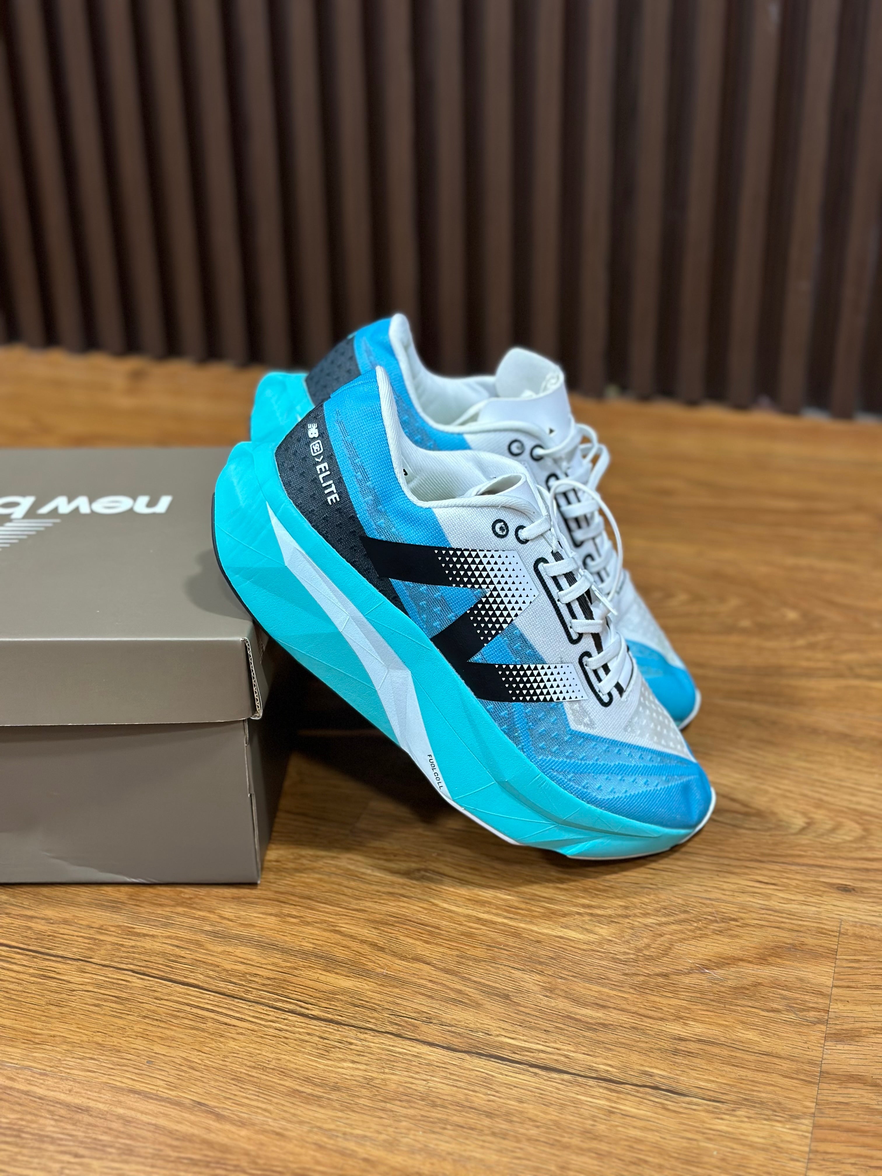 NEW BALANCE ELITE V4