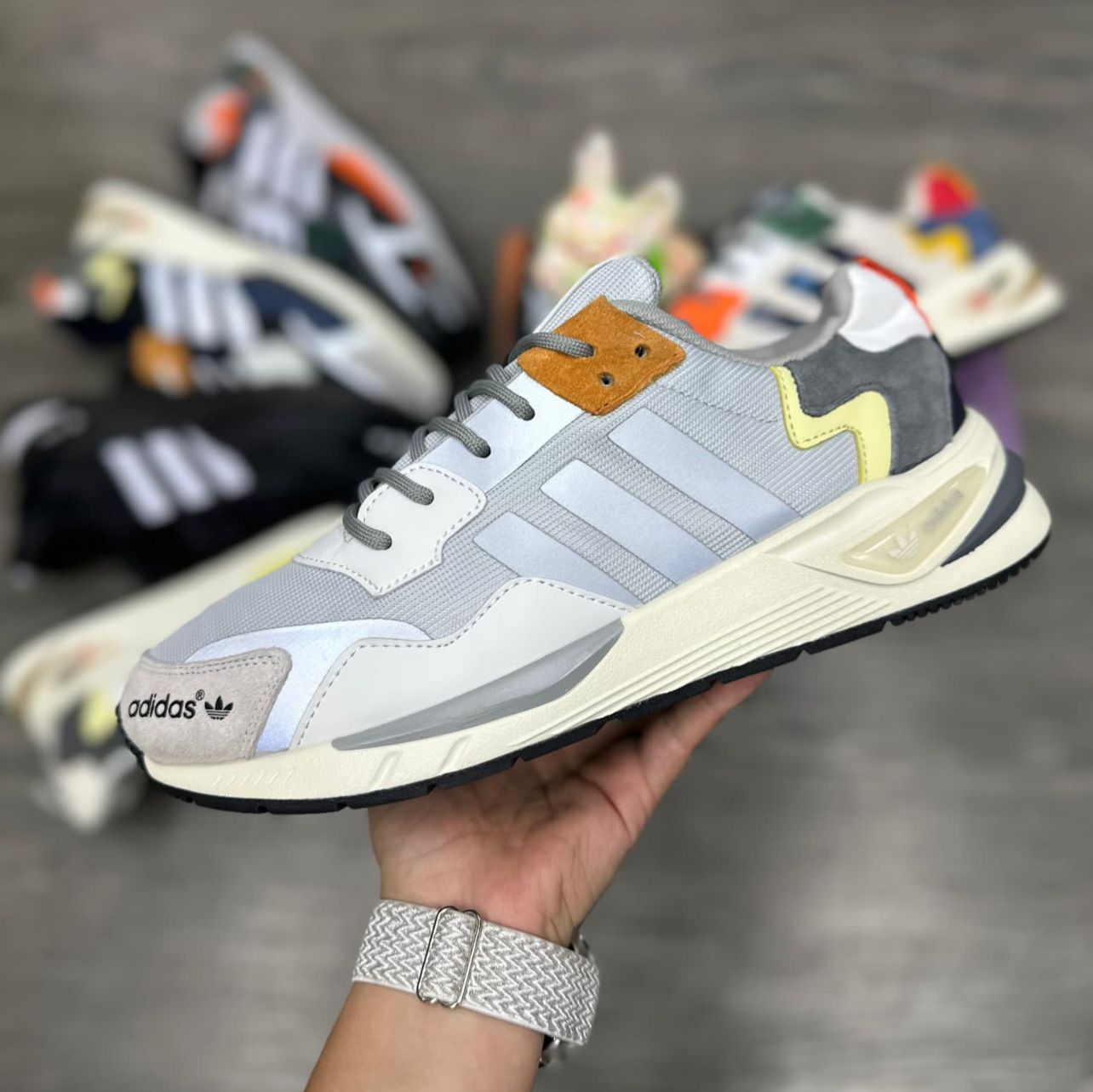 ADIDAS CLOUD