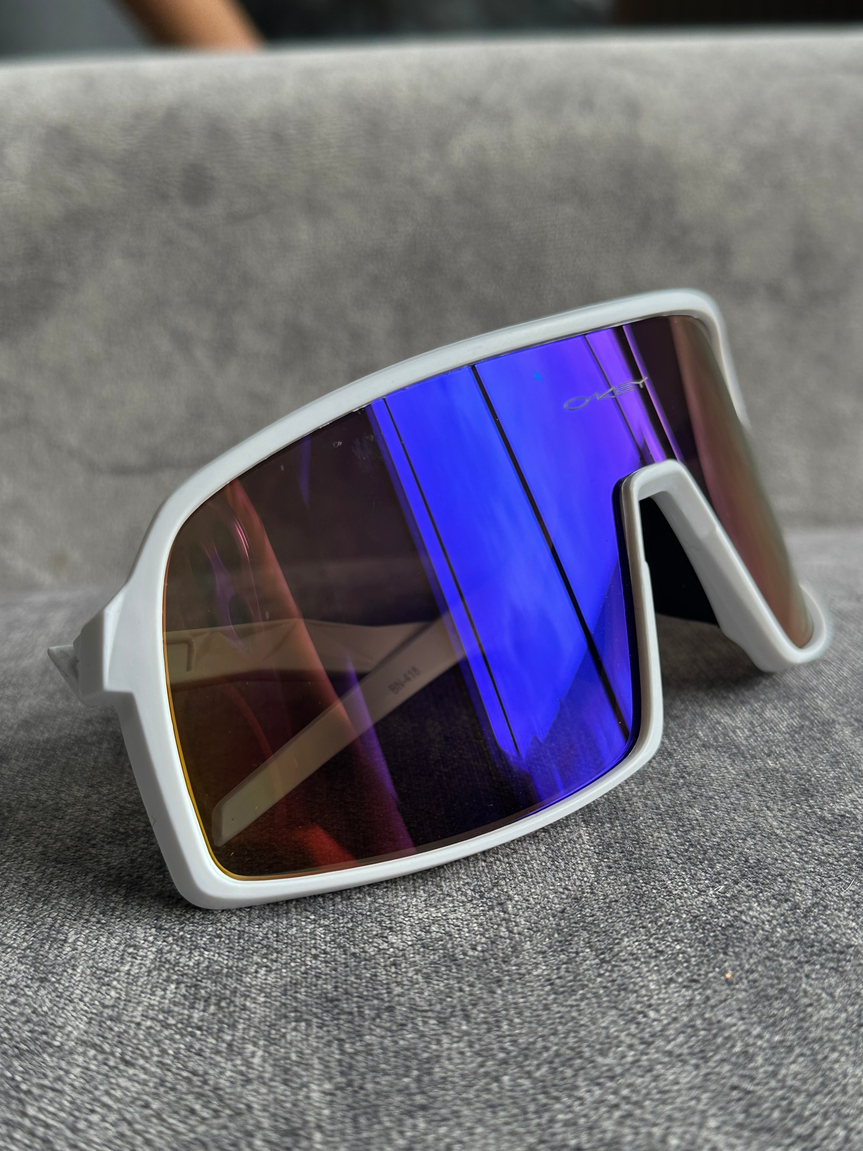 OAKLEY