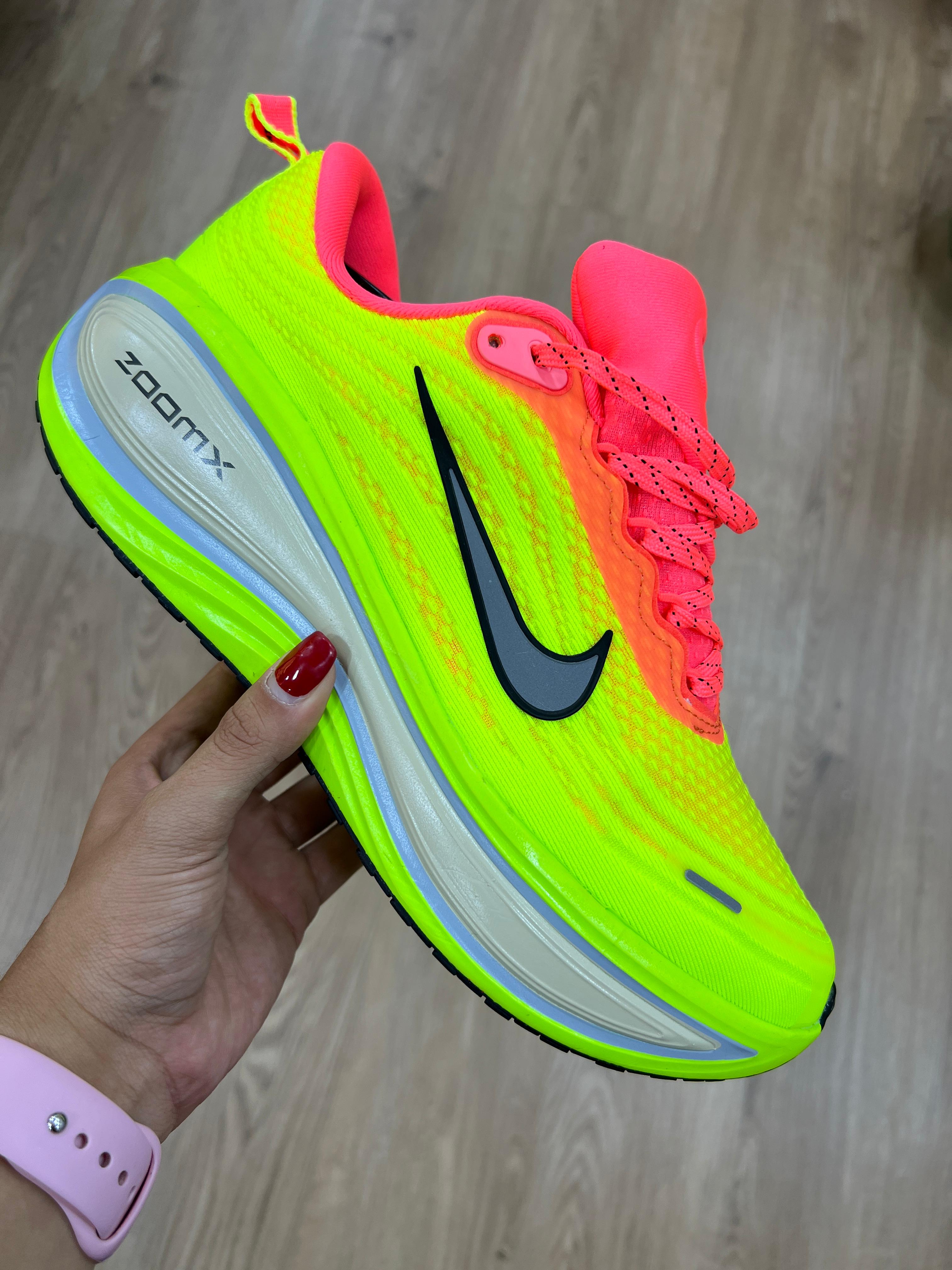 NIKE VOMERO 18