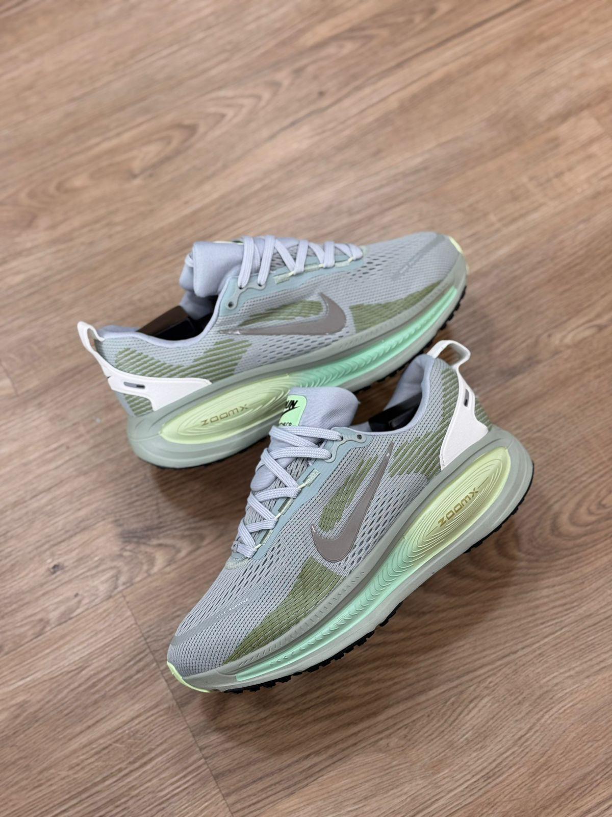 NIKE VOMERO 18